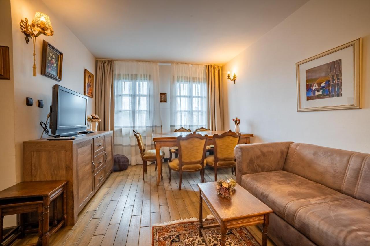 Four Riders Guest House Veliko Tărnovo Esterno foto