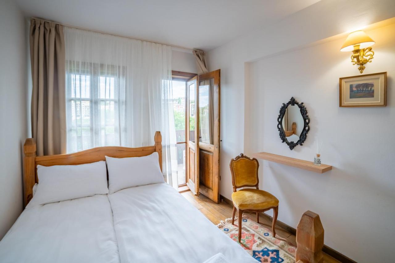 Four Riders Guest House Veliko Tărnovo Esterno foto