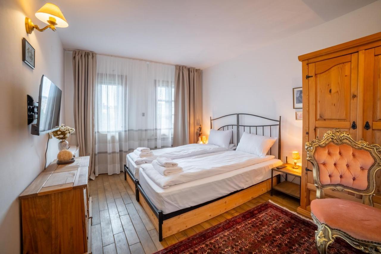 Four Riders Guest House Veliko Tărnovo Esterno foto