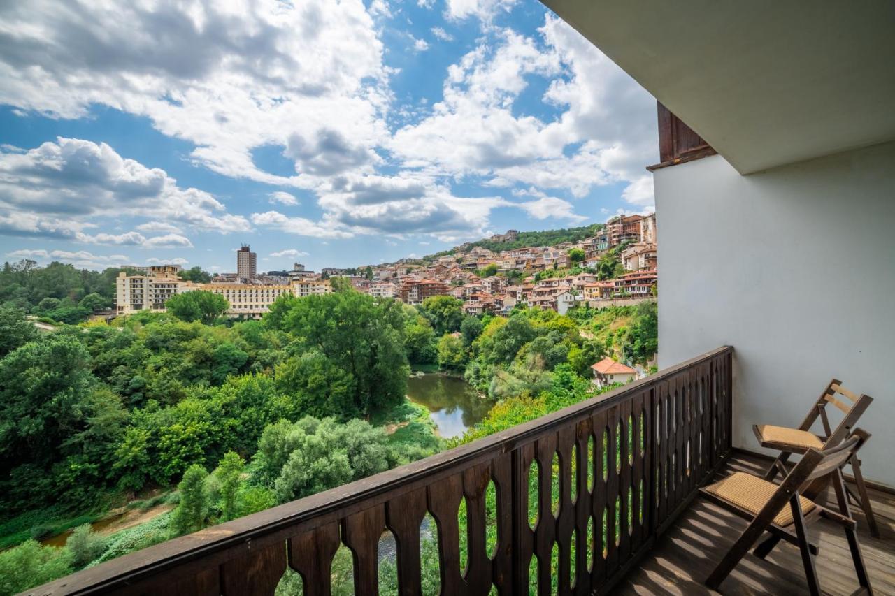 Four Riders Guest House Veliko Tărnovo Esterno foto